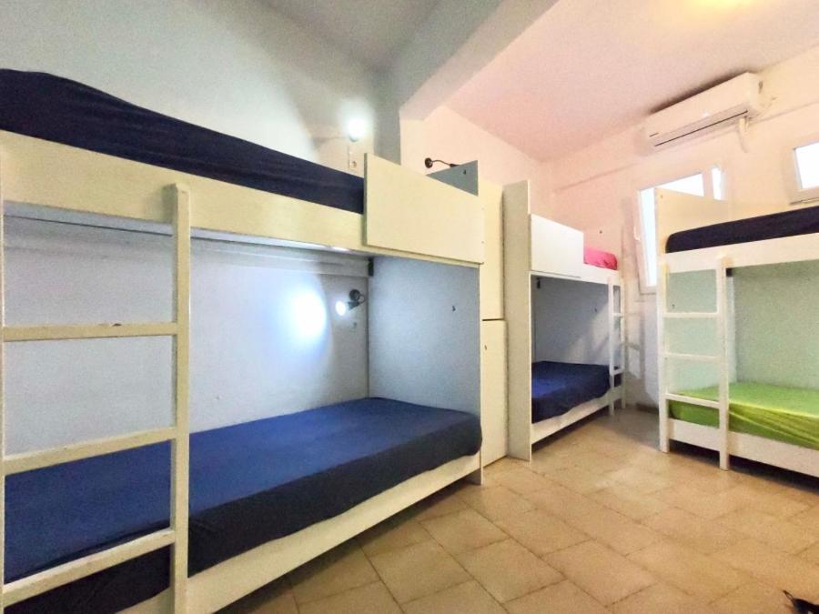 Fira Backpackers Place 外观 照片