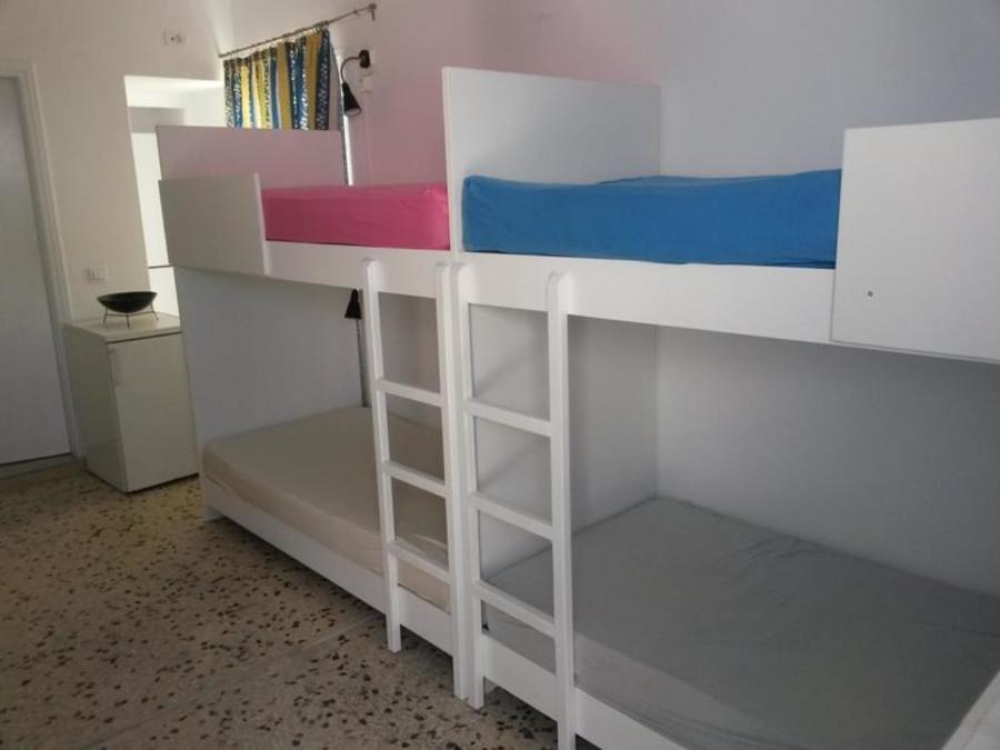 Fira Backpackers Place 外观 照片