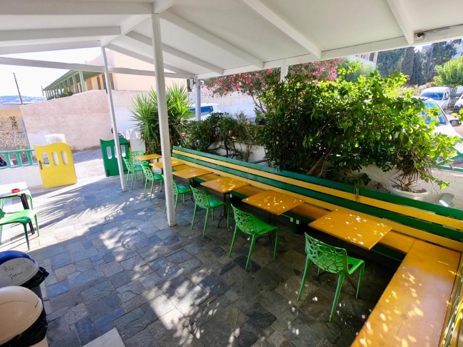 Fira Backpackers Place 外观 照片