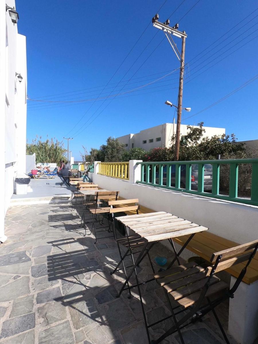 Fira Backpackers Place 外观 照片